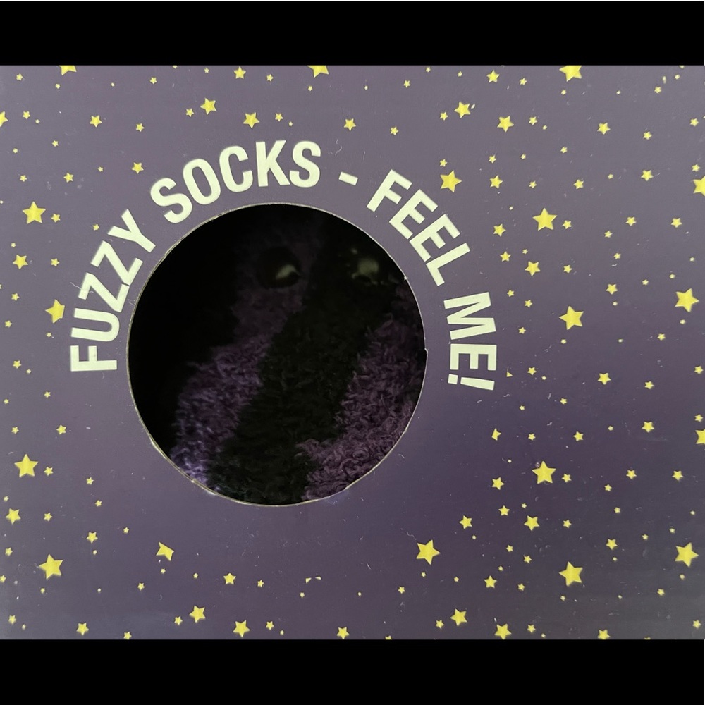 Hocus Pocus Mug & Fuzzy Socks Gift Set - Picture 2 of 3